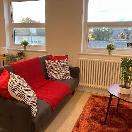 Magnificent Refurbished 1 Bed Flat Few Steps To High St ! - 4 East House Apartment Epsom Bagian luar foto