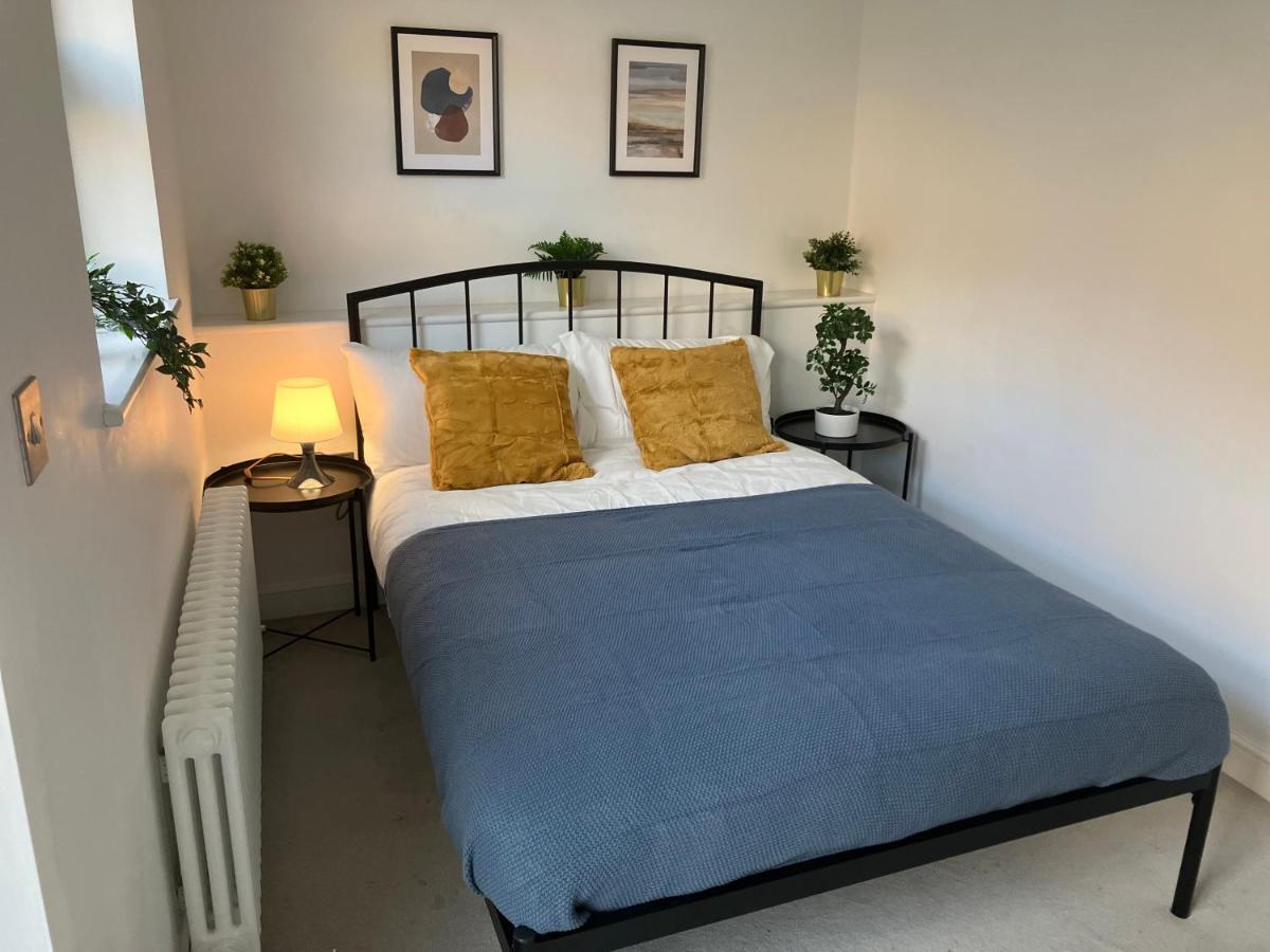 Magnificent Refurbished 1 Bed Flat Few Steps To High St ! - 4 East House Apartment Epsom Bagian luar foto